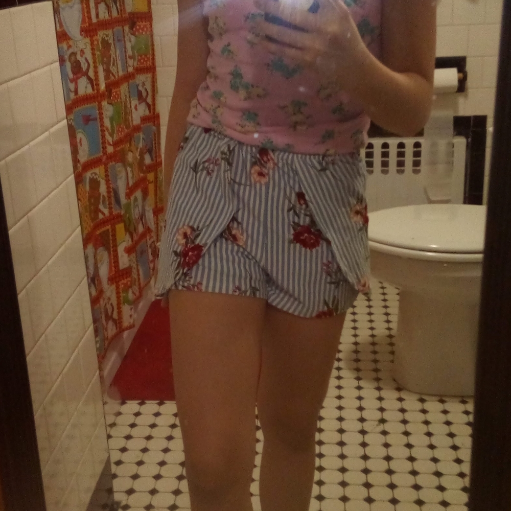 clothes - Picture 2 of 4